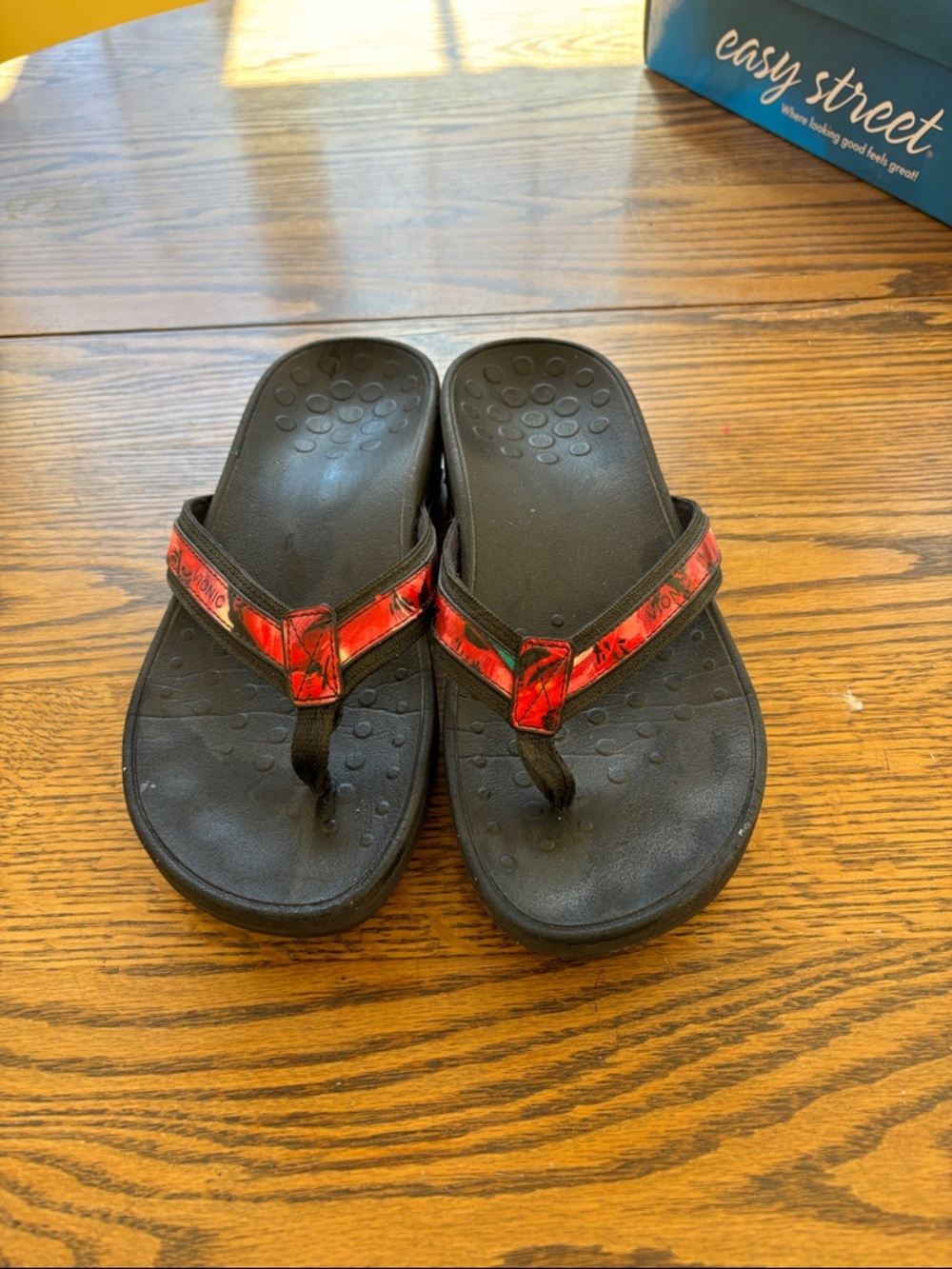 Vionic red tide platform flip flops. Like new